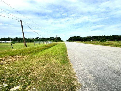 690 Road 5027, Cleveland, TX, 77327-5840 | Card Image