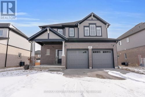 27 Monarch St, Welland, ON, L3C0E6 | Card Image