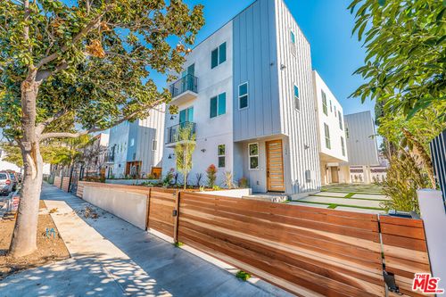 1238 1/2 N Beachwood Dr, Los Angeles, CA, 90038-1862 | Card Image