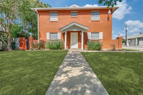e-300 College Street, Arlington, TX, 76010 | Card Image