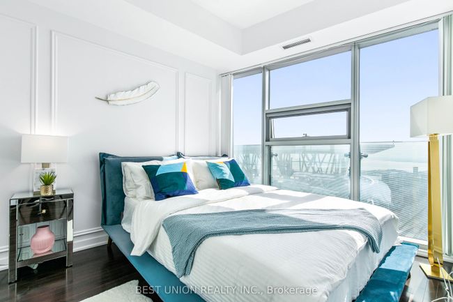 6406 - 14 York St, Condo with 2 bedrooms, 1 bathrooms and 1 parking in Toronto ON | Image 8