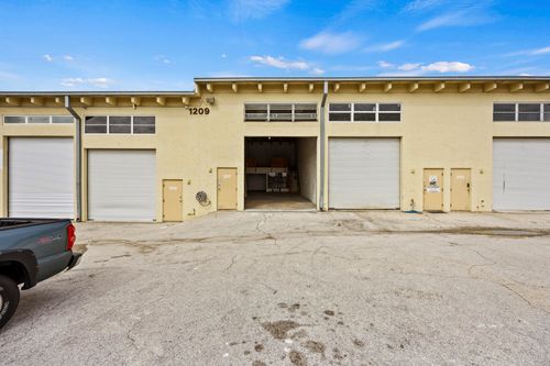 207-1209 Gateway Rd, Lake Park, FL, 33403-1929 | Card Image