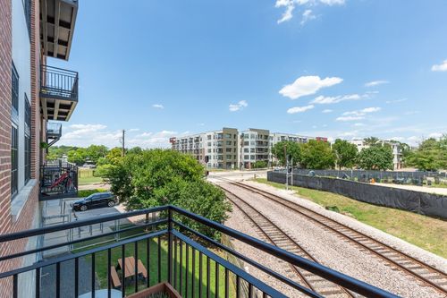 apt-204-2235 E 6th St, Austin, TX, 78702-3443 | Card Image