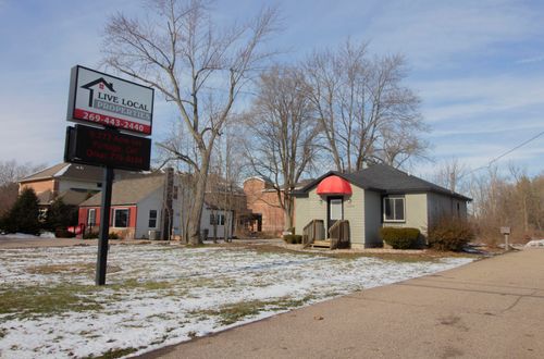 2004 W Milham Ave, Portage, MI, 49024-2231 | Card Image