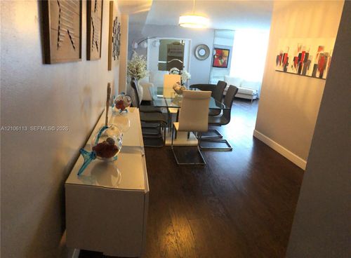 327-905 Brickell Bay Dr, Miami, FL, 33131-2923 | Card Image