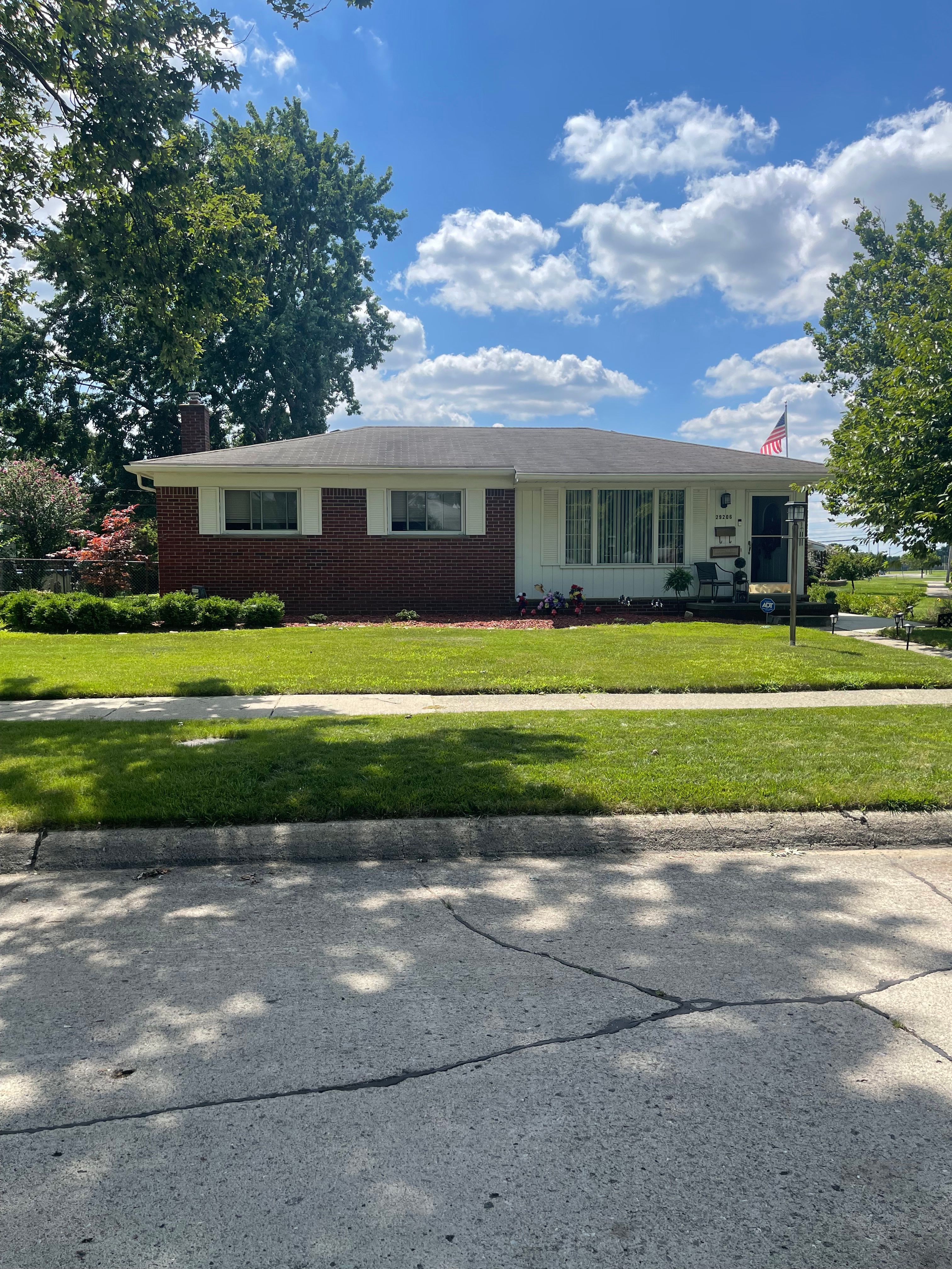 Moulin Ave, Warren, MI 48088