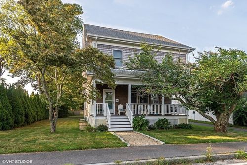 169 Gosnold St, Hyannis, MA, 02601-4828 | Card Image