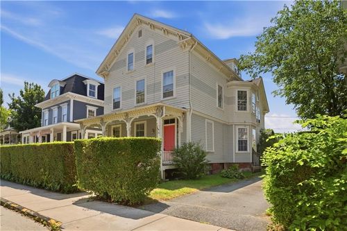 2-15 Ayrault St, Newport, RI, 02840-2741 | Card Image
