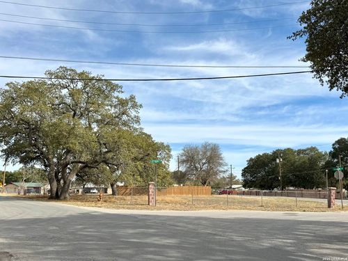 00 S Washington Dr, Devine, TX, 78016 | Card Image