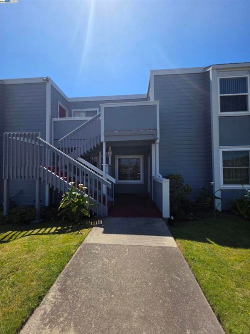 44 Oak Ave, South San Francisco, CA, 94080-3266 | Card Image