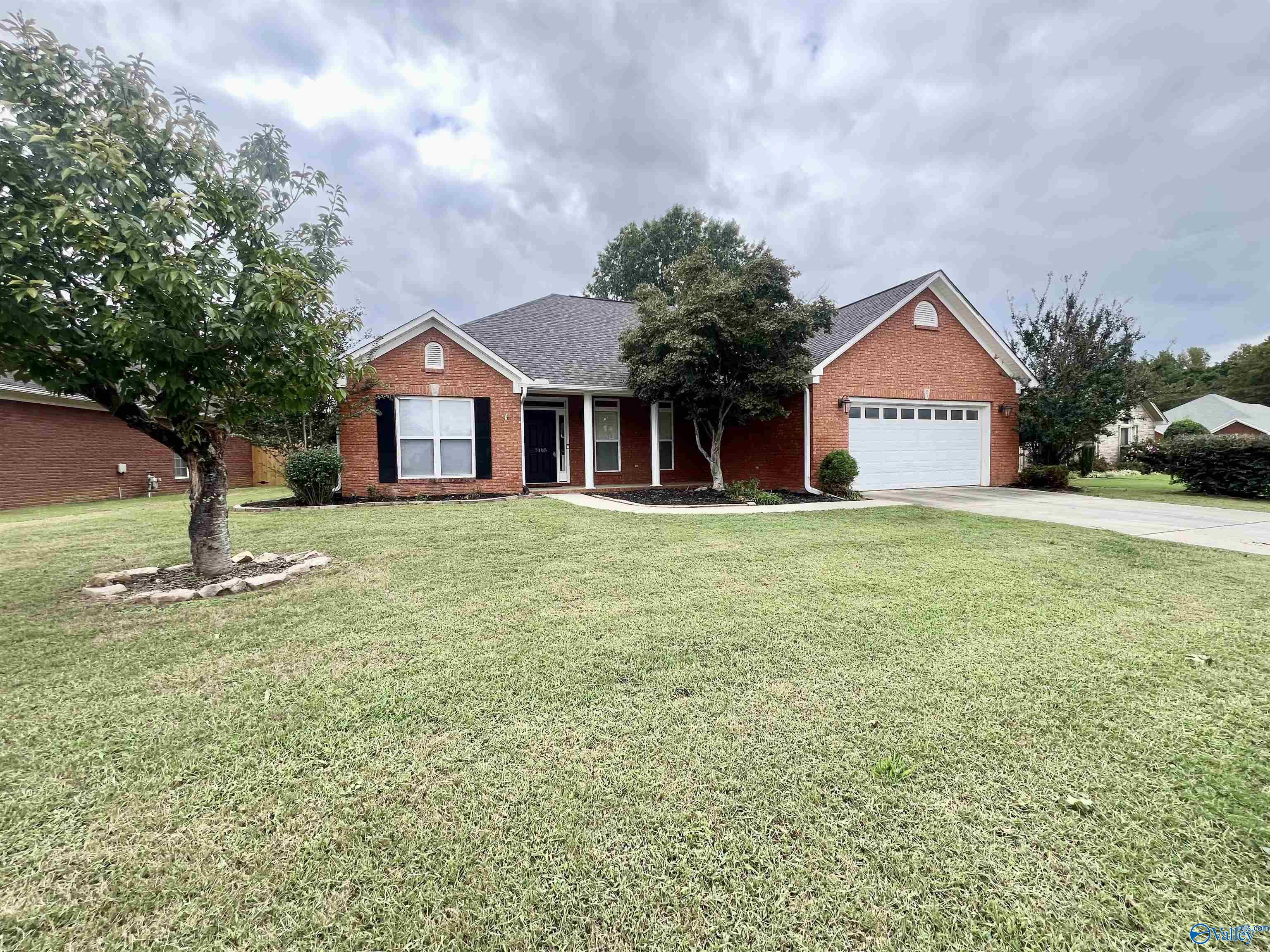 Navajo Dr, Decatur, AL 35603