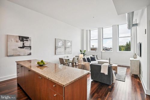 4e-1101 Locust St, PHILADELPHIA, PA, 19107-5519 | Card Image