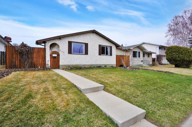 6136 Horn Street, Home with 4 bedrooms, 2 bathrooms and 2 parking in Red Deer AB | Image 1