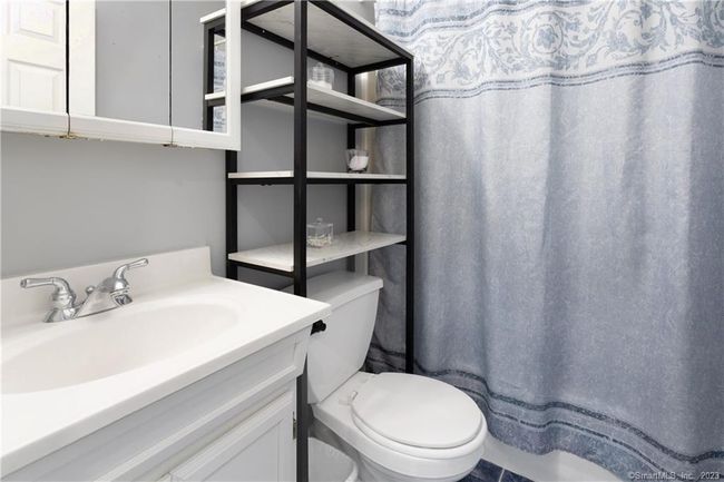 Upstairs Full Bathroom for secondary bedrooms. | Image 21
