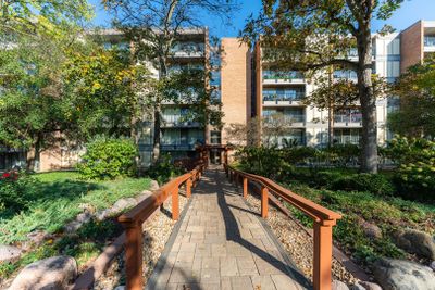 1D - 6010 Oakwood Drive, Condo with 1 bedrooms, 1 bathrooms and 1 parking in Lisle IL | Image 2