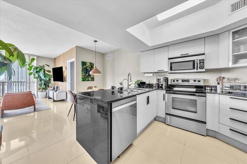 apt-2015-1750 N Bayshore Dr, Miami, FL, 33132-3207 | Card Image