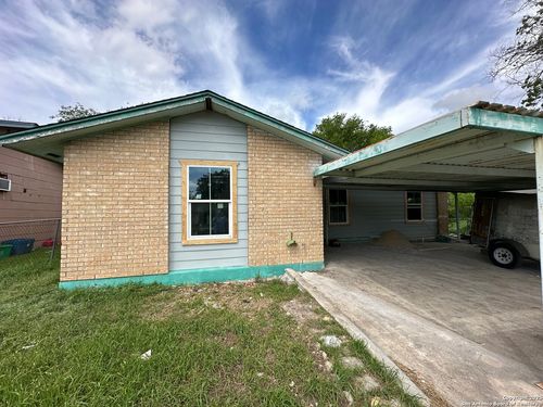 8607 White Star St, San Antonio, TX, 78242-2658 | Card Image