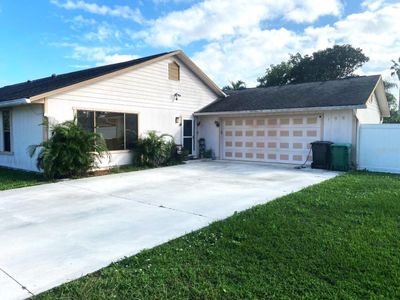 198 Sw Ray Avenue, House other with 4 bedrooms, 2 bathrooms and null parking in Port Saint Lucie FL | Image 3