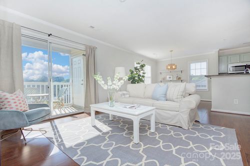 1075 Triece Lane, Charlotte, NC, 28215 | Card Image