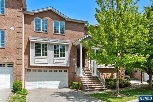 17 Skymark Ct, Upper Saddle River, NJ, 07458-2318 | Card Image