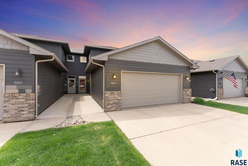 9007 W 32nd St Street, Sioux Falls, SD, 57106 | Card Image