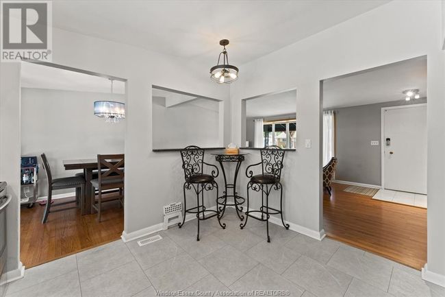 1568 St Gabriel Crt, Home with 3 bedrooms, 2 bathrooms and null parking in Windsor ON | Image 20