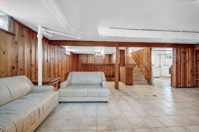 Extra place to gather, bar | Image 19
