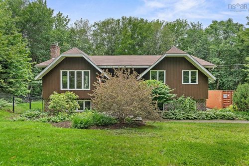 239 Howe Ave, Fall River, NS, B2T1H7 | Card Image