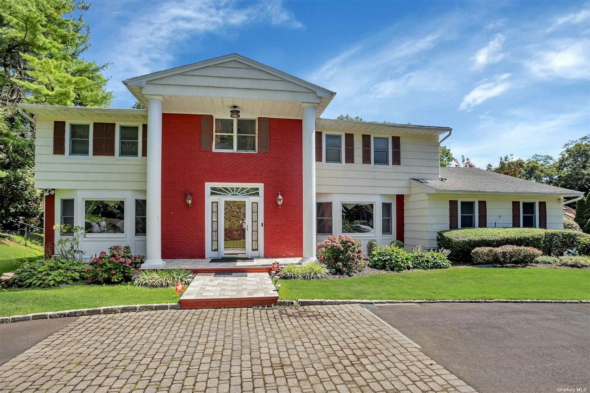 Croydon Ct, Dix Hills, NY 11746