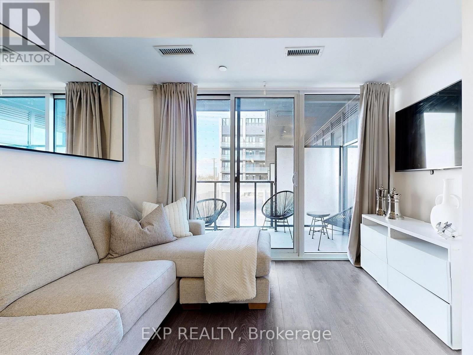 Residential Lease in Toronto (Islington-City Centre West) 3