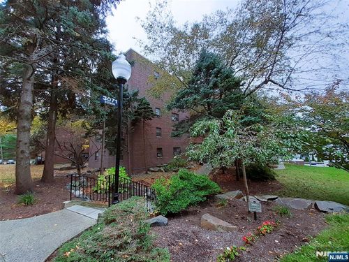 3071 Edwin Ave, Fort Lee, NJ, 07024-3665 | Card Image
