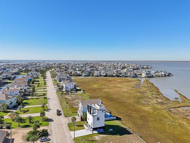 830 Tiki Dr, House other with 3 bedrooms, 3 bathrooms and 1 parking in Tiki Island TX | Image 33