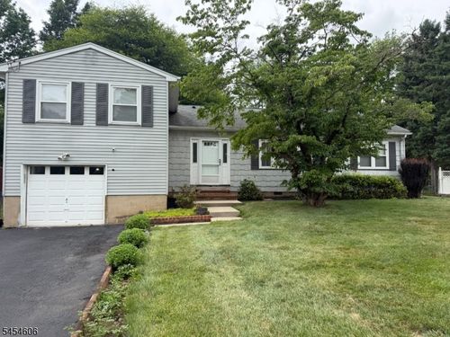 652 Holly Ln, North Brunswick, NJ, 08902-2512 | Card Image