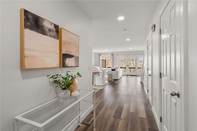 844 Bullocks Point Ave, Condo with 2 bedrooms, 3 bathrooms and 1 parking in Riverside RI | Image 9