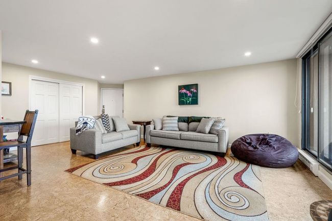 APT-8C - 55 River Rd, Condo with 2 bedrooms, 2 bathrooms and null parking in Manchester NH | Image 5