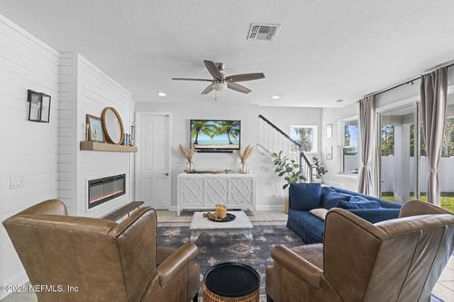 562 Kendall Crossing Dr, Saint Johns, FL, 32259-8795 | Card Image