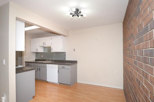 apt-121-9400 Old Cedar Ave S, Bloomington, MN, 55425-2481 | Card Image