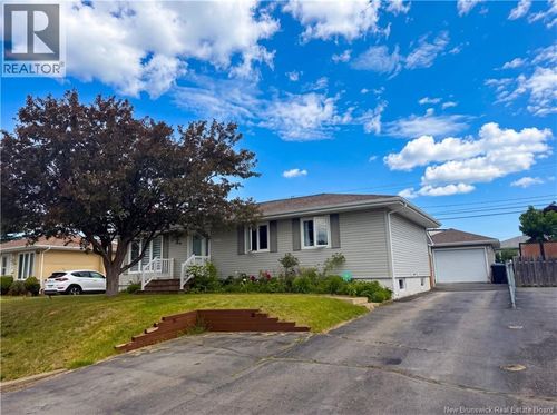 1130 Rockland Dr, Bathurst, NB, E2A3T9 | Card Image