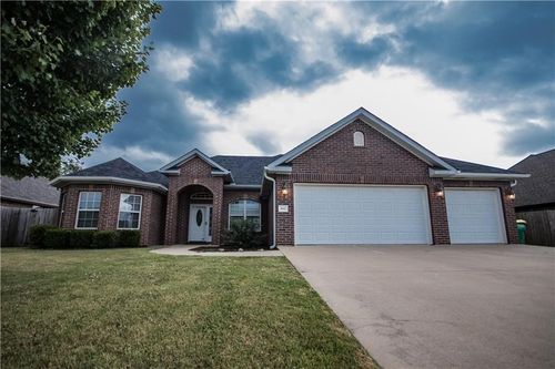 1042 Tarah Knolls Cir, Centerton, AR, 72719-9031 | Card Image