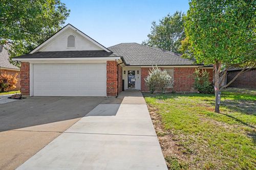 937 Jessica Dr, Burleson, TX, 76028-7479 | Card Image