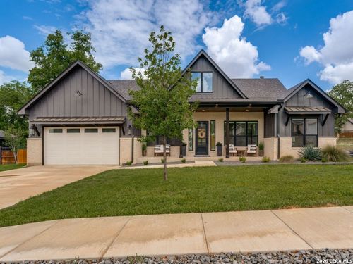 204 Ash Pkwy, La Vernia, TX, 78121 | Card Image