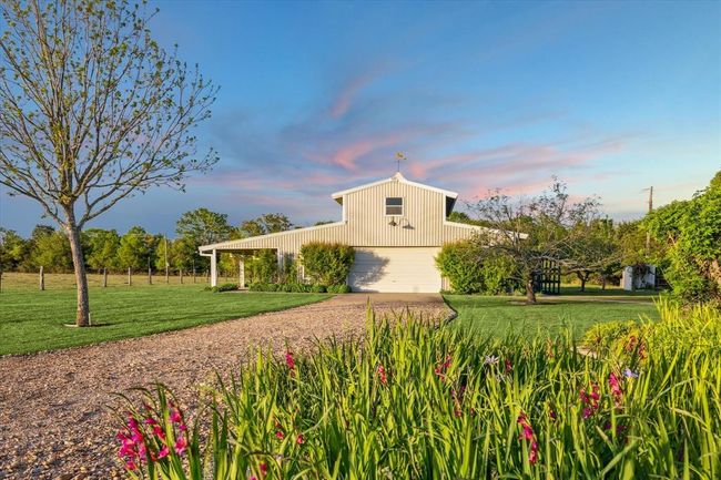 View from the front of the house to the garage. | Image 38