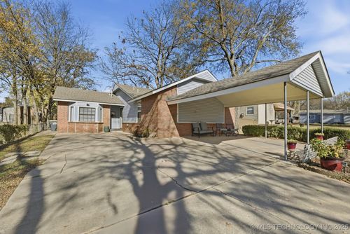 41 E 148th St S, Glenpool, OK, 74033-4402 | Card Image