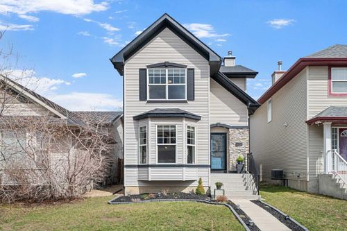 257 Cramond Close Se, Home with 4 bedrooms, 1 bathrooms and 2 parking in Calgary AB | Card Image