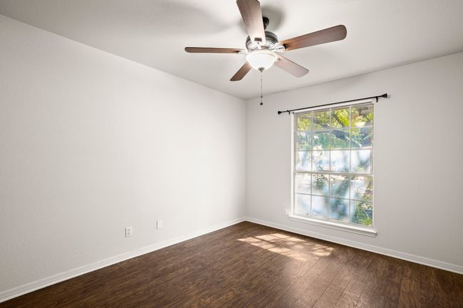 Spare room with dark wood-type flooring and a ceiling fan | Image 22
