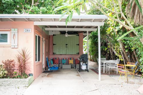 204 Coral Rd, Boynton Beach, FL, 33435-7306 | Card Image
