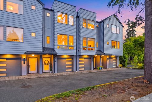 18504 Wallingford Ave N, Shoreline, WA, 98133-4227 | Card Image
