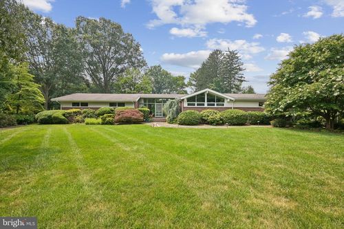 830 Golf View Rd, MOORESTOWN, NJ, 08057-2027 | Card Image