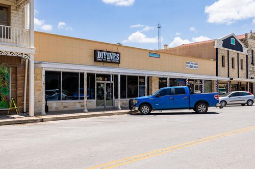 0-223&225 Kerrville, Kerrville, TX, 78028 | Card Image