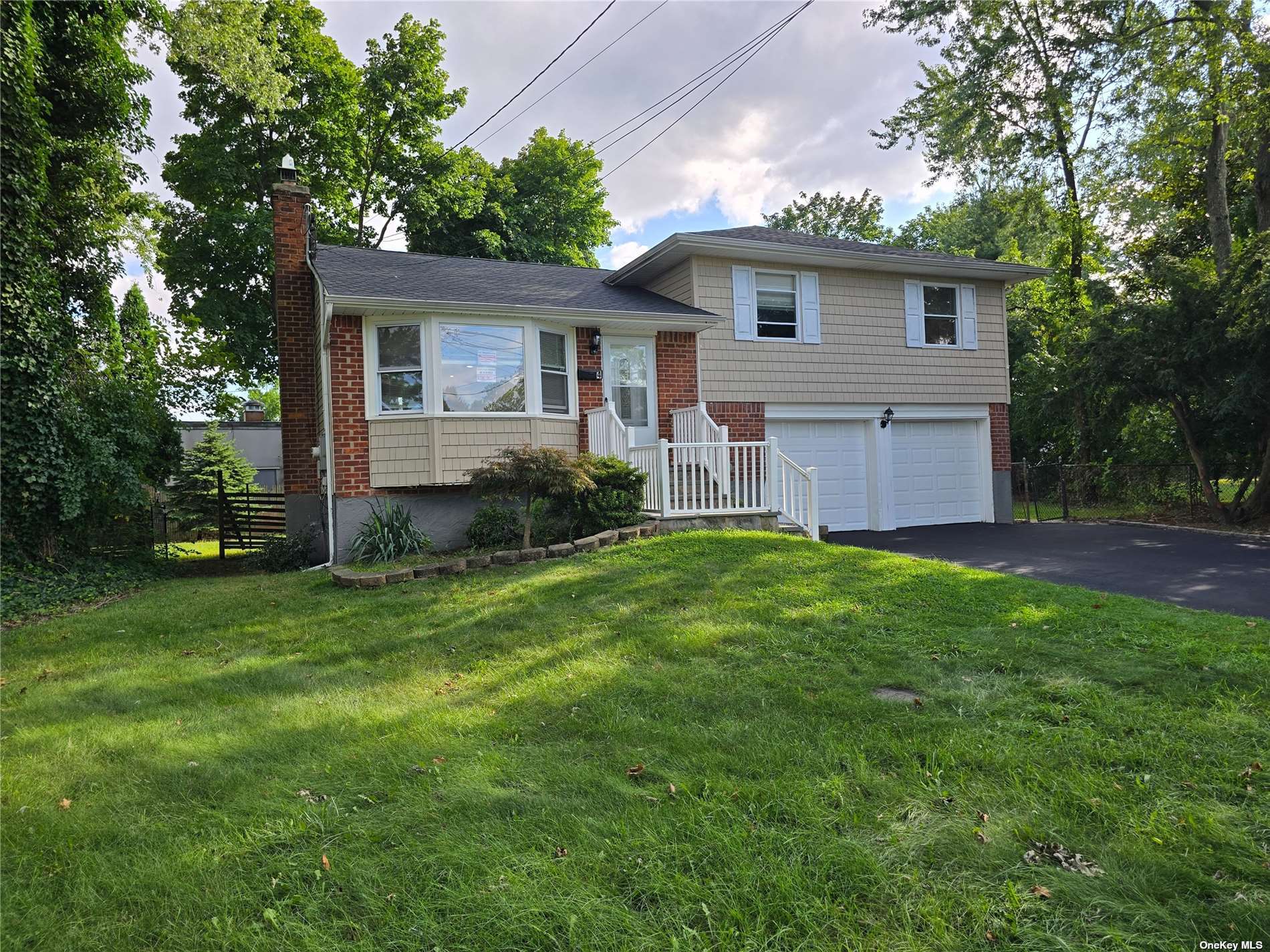 Hayfield Ct, Commack, NY 11725